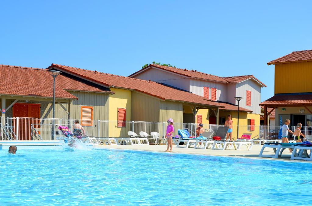 Lagrange Grand Bleu Vacances - Residence La Grenadine Marseillan  Exterior photo